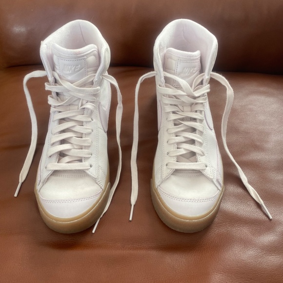 Nike Women's Blazer Mid '77 Sneakers, US Size 8.5 - Picture 4 of 6